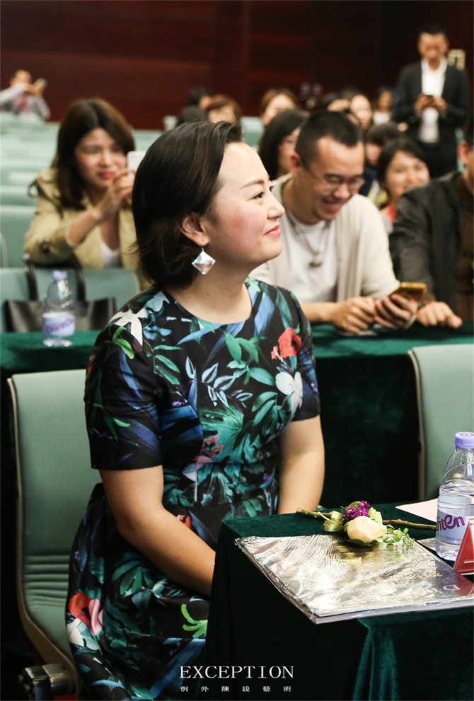 “十雅”魅力綻放，你們注意到女神手上的藍(lán)色錦魚了嗎？-別墅設(shè)計(jì),軟裝設(shè)計(jì),室內(nèi)設(shè)計(jì),豪宅設(shè)計(jì),深圳例外軟裝設(shè)計(jì)公司