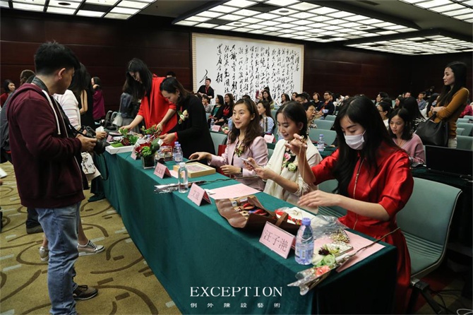 “十雅”魅力綻放，你們注意到女神手上的藍(lán)色錦魚了嗎？-別墅設(shè)計(jì),軟裝設(shè)計(jì),室內(nèi)設(shè)計(jì),豪宅設(shè)計(jì),深圳例外軟裝設(shè)計(jì)公司
